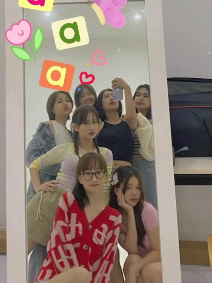 akusesukaku's tweet photo. Congrats girls for your music,,, boom juga sekarang di tiktok di reels ig, selamat💐💐 jgn gampang puas ttp rendah hati, slalu ingat pesannya kk aulion untk tetap membumi💕💕 #malumaludebutmv #malumalu #v1rstmalumalu #v1rst #lov1rst #rara #reva #jessica #safa #fia #faela #sachiko https://t.co/Q44rxeO6Kz