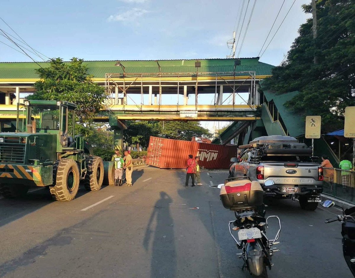 ONE News PH on Twitter "LOOK Damaged footbridge in Parañaque The