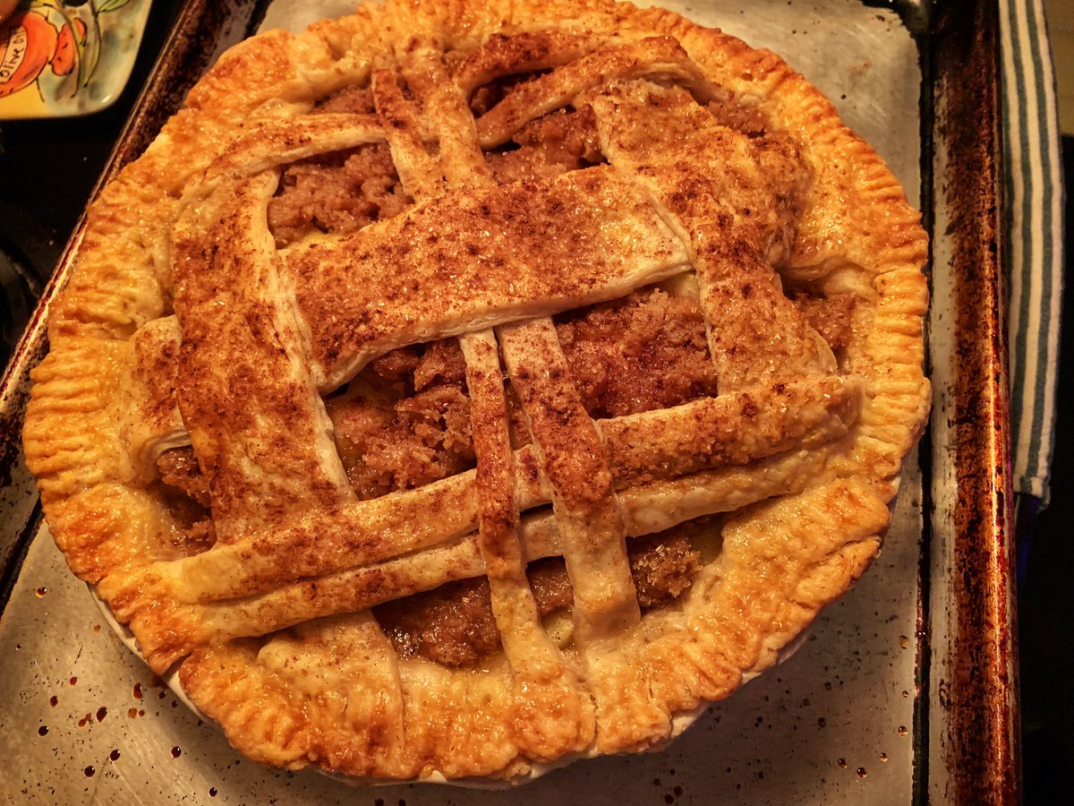 For those that have been asking, here’s the Carmel Apple Pie my wifey @ADashofYoyo was baking while we streaming🤤 @LordMinion777 want a slice?