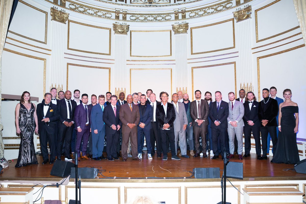 The 2022 Rawlings Gold Glove Ceremony was a star studded event! Congrats to all the winners and we missed those who couldn’t make it tonight!