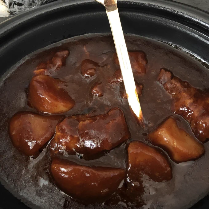 ビーフシチューにスプーンの柄からダイブして泣いてる 