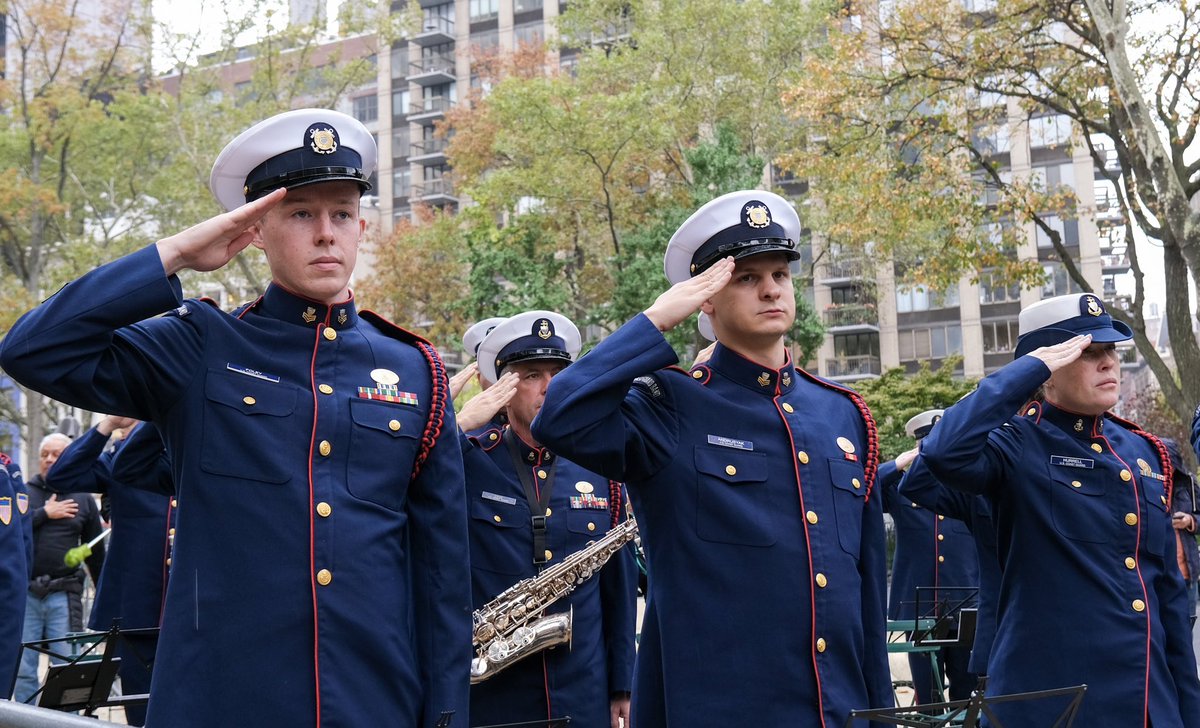 It was an honor to join over 300 of our #USCG members in NYC for the #VeteransDay Parade, where this year, the USCG was the featured service. To all those who came before me, to those who I’ve had the honor to serve with, thank you. Semper Paratus! 🇺🇸
