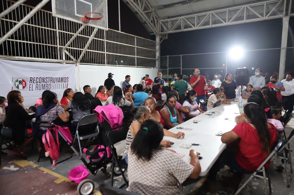 RamonSantiniC's tweet photo. Nos encontramos en #Castamay llevando un rato de diversión a nuestras familias con la #FeriaDelPRI🎡.
#PorLosCaminosDeCampeche👊🏻 https://t.co/PyZItU2l2N