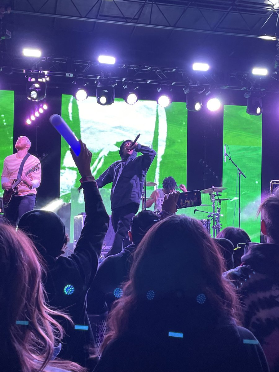 wraithsandroses's tweet photo. Thanks for rad show ⁦@KennyHoopla⁩ 🖤✨ https://t.co/m06B4X1siI