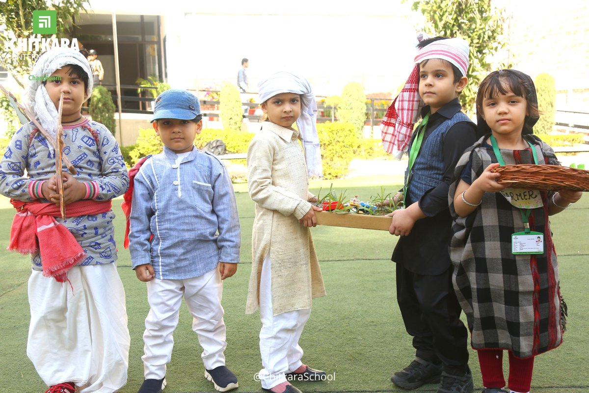chitkara_school's tweet photo. Chitkara International School, Chandigarh organises an educational activity to celebrate "Community Helpers Day" for the winsome students of Nestling to Cygnets
#CIS #chitkarainternationlschool #community #workers #communityhelpersday #studentactivity #event #schoolactivity https://t.co/vin6TXP8pG