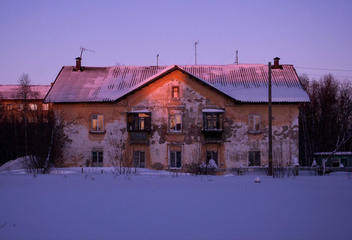 KnyazzW's tweet image. В этом доме живут люди. Коми, Россия, 21 век. Представляете? 🥺