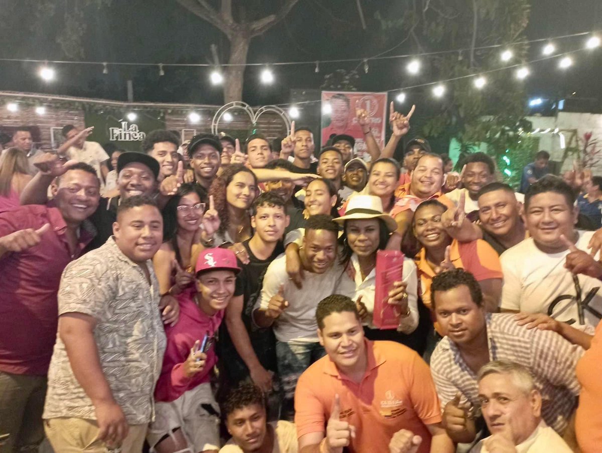 Miguelonruizq1's tweet photo. Con mucha alegría se llevó el #PartyFaci☝️🧡universitario de la FACI de la @UTELVT_2017  como cierre de sus festividades por cumplir sus 38 años de servicio a la educación superior.
#ElAlcaldeDelPueblo https://t.co/dc1quePl4i