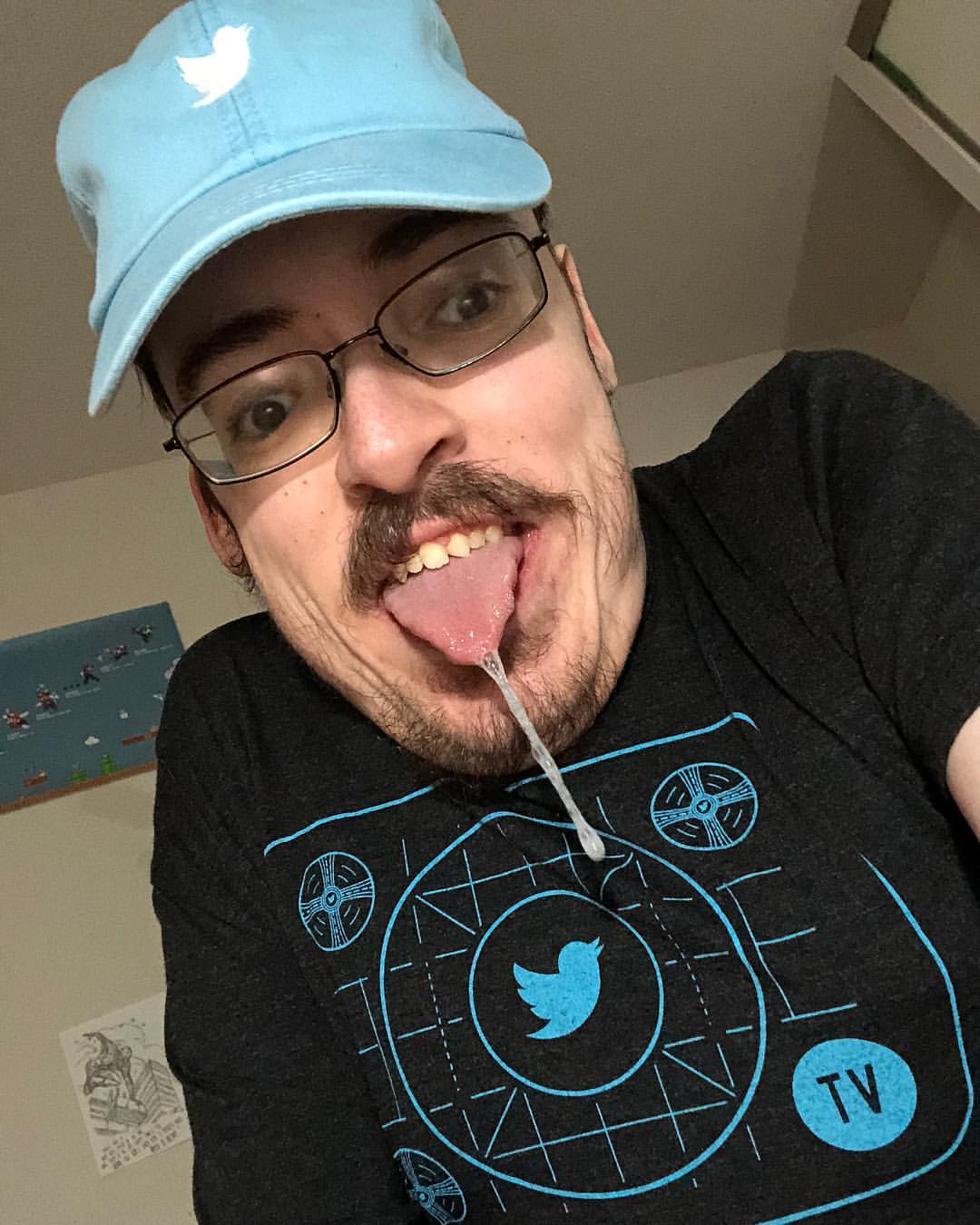 Ricky Berwick on Twitter: &ldquo;i own twitter. goodnight fam https://t.co