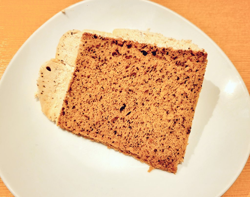 シフォンケーキは紅茶が一番美味しい気がしますね☕

#デザート
#シフォンケーキ 
#ケーキ
#いいねした人全員フォローする 
#いいねした人全員にフォローする