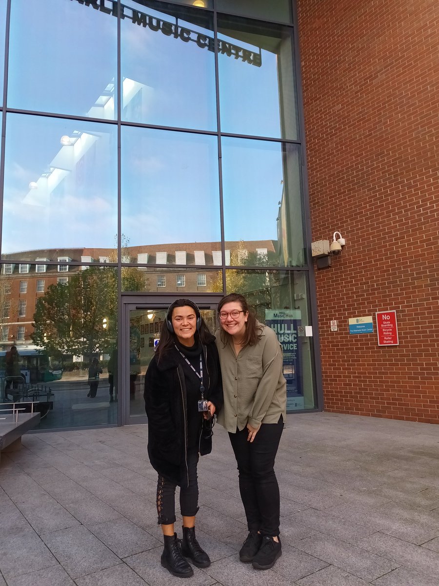 HullMusicHub's tweet image. Great morning here at the Albemarle with @kimharrisonhun live on @RadioHumberside as we show her round, talk to staff and students and build up to @HullJazzFest gig @HullTruck   4pm today. Thanks to @PhilWhiteradio &amp;amp; @Fionamills1 for hosting us!