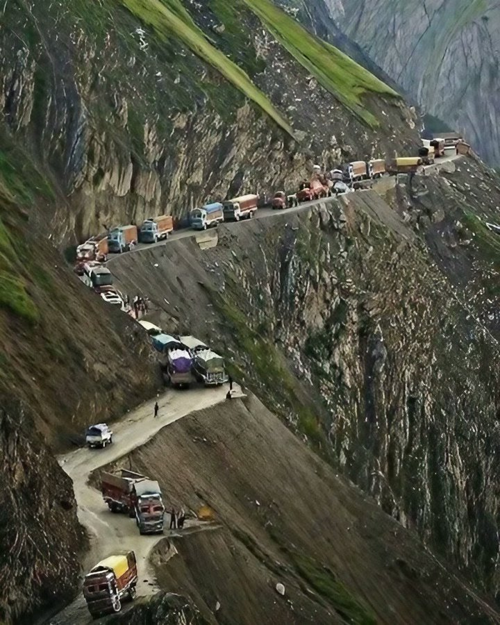 IamUditGoel's tweet photo. 10 Most #Dangerous #Beautiful #Roads in #India that every adventure lovers must visit

1. #ZojilaPass #Kargil, #Ladakh https://t.co/VQtnjI9ZQq