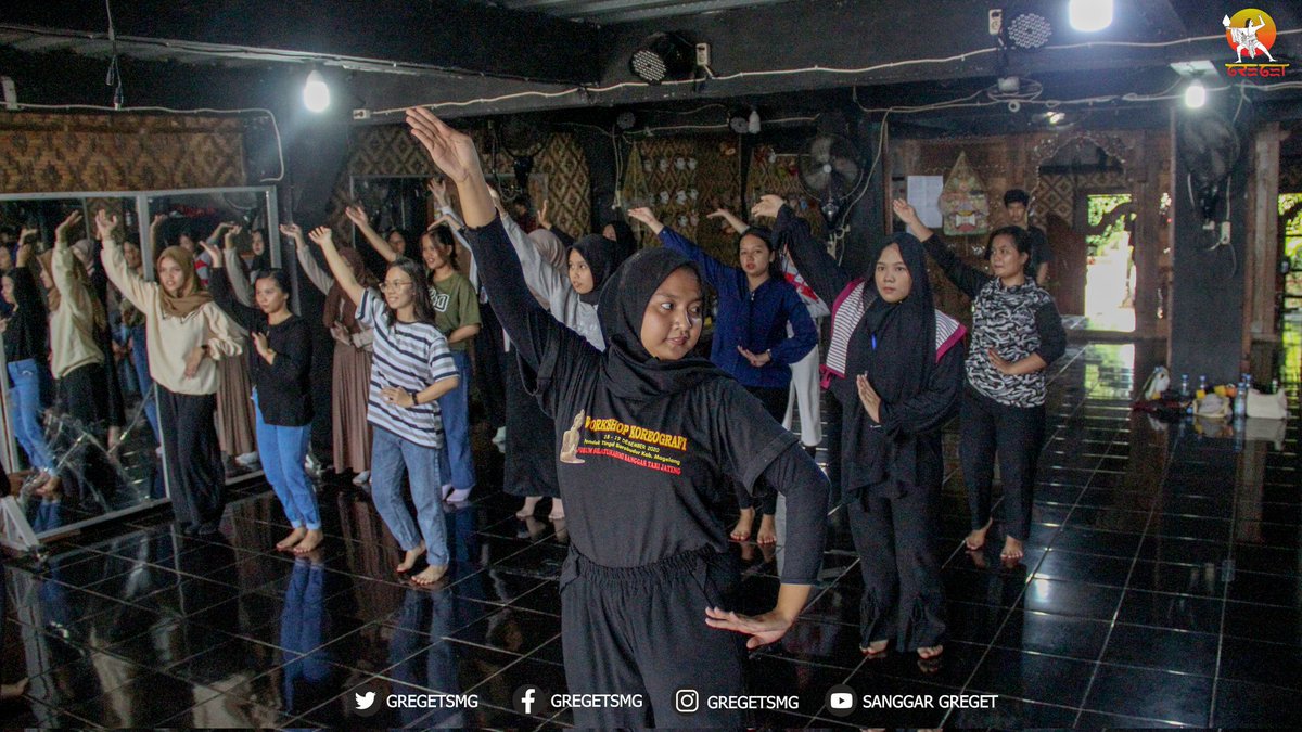 gregetsmg's tweet photo. Kunjungan Universitas PGRI Semarang dalam rangka pelaksanaan kegiatan Kebhinekaan Modul Nusantara Program Pertukaran Mahasiswa

Mahasiswa Putri diajarkan materi Tari Sekar Rinonce karya Yoyok Bambang Priyambodo

Sabtu, 12 November 2022

#gregetsmg #sanggartarigreget https://t.co/5WLLjE0mv4