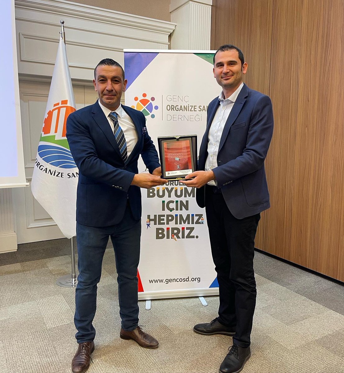 GOSD_Antalya's tweet photo. Dernek üyelerimizin katılımıyla Sayın Erkin Şahinöz’ün eğitmenliğinde "Yeni Ekonomi, Yeni İş Modelleri ve Değişen Tüketici Davranışları" eğitimimizi gerçekleştirdik. #gencosd https://t.co/rZ41L20dCm