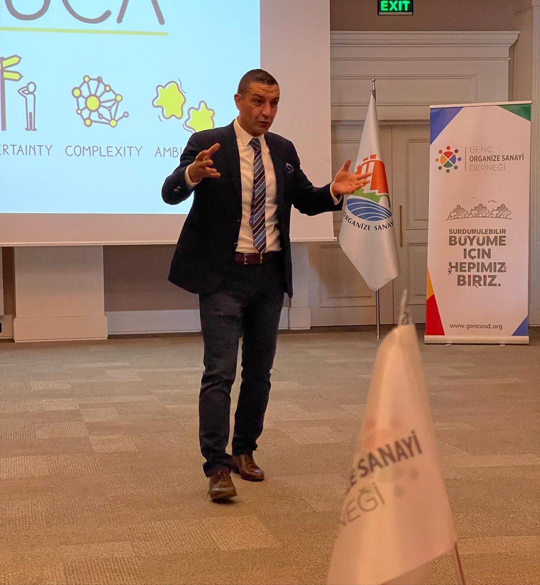 GOSD_Antalya's tweet photo. Dernek üyelerimizin katılımıyla Sayın Erkin Şahinöz’ün eğitmenliğinde "Yeni Ekonomi, Yeni İş Modelleri ve Değişen Tüketici Davranışları" eğitimimizi gerçekleştirdik. #gencosd https://t.co/rZ41L20dCm