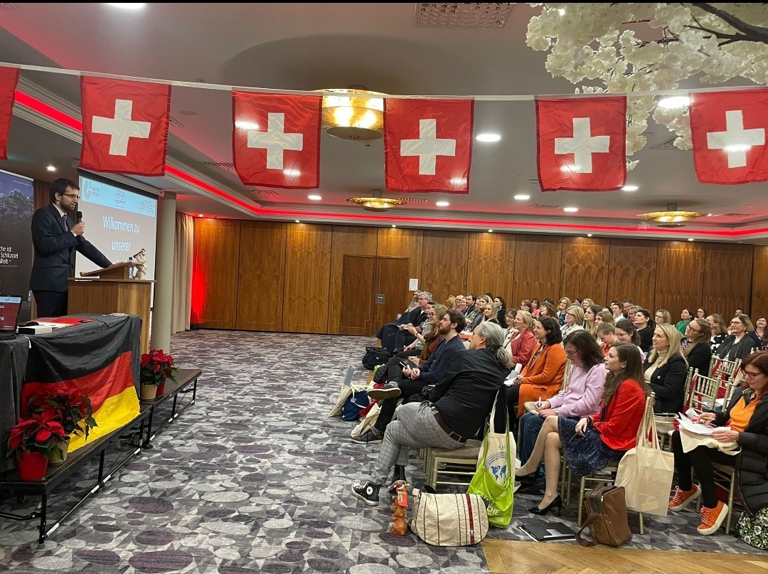 germanteachers's tweet photo. Wur treffen uns zum ersten mal 🎉🎉🎉 https://t.co/ALzK03eG39