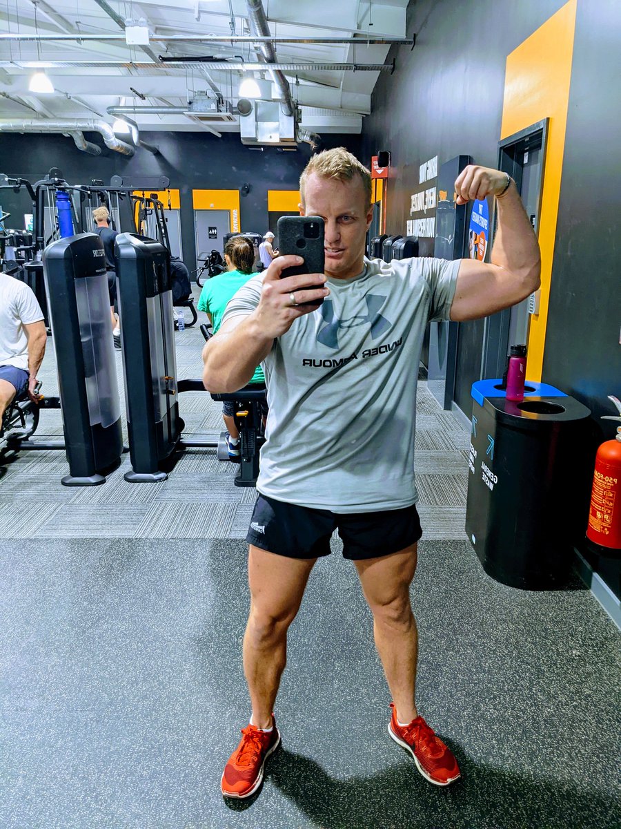 GLidGaming's tweet photo. Get up and crack on if we wait for what we feel MOTIVATED to do we will never do anything, do what you must to succeed because it's the right thing to do #disciplinenotmotivation 💪🏼🔥👊🏼! Love you guys 🌍 sat morning 🧀 https://t.co/pDBpOPD1lt