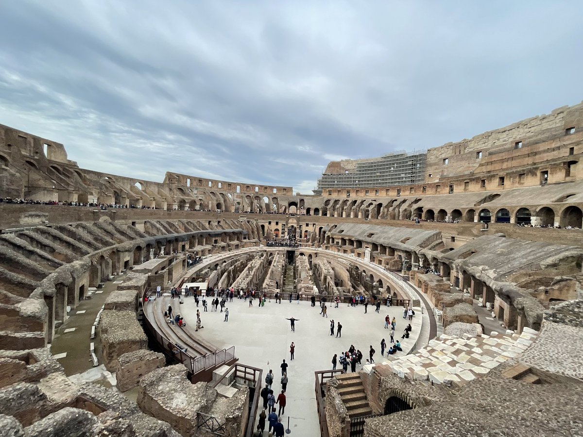 arilicursi_x's tweet photo. @peterkay_co_uk  just got tickets!!!
In one of the wonders of the world 🌎 
@PaigeeJenkins11 https://t.co/y7bNiYA3yE