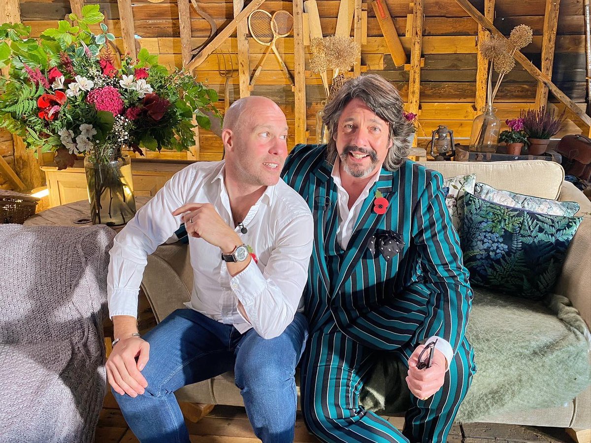 TVsAndyClarke's tweet image. It’s remembrance Sunday this weekend so make sure you tune into @TitchmarshShow on @ITV tomorrow as I’ll be sharing some great drinks linked with military history at my ‘Best of British’ bar along with Hayley Mills, Maxwell Caulfield &amp;amp; @LlewelynBowen.

Cheers!

#loveyourweekend