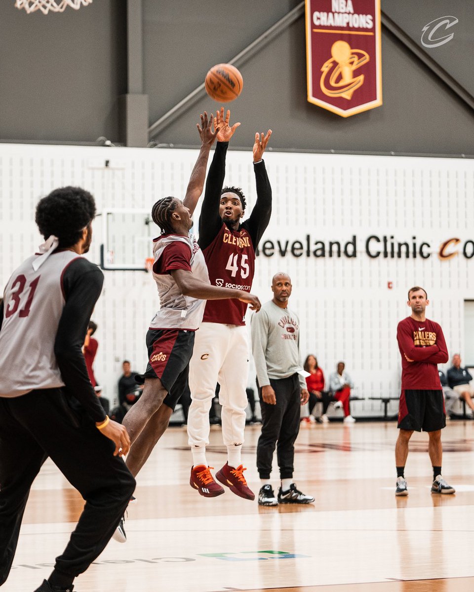 Cavs Fans France tweet media