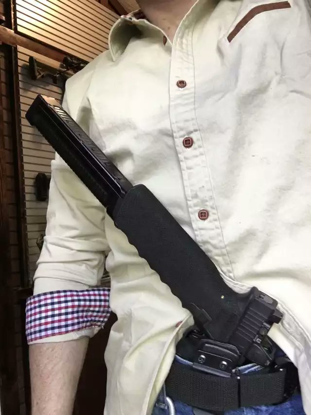 BioHackerBI's tweet image. Verdecktes Tragen einer Schusswaffe: 100% impossible challenge.