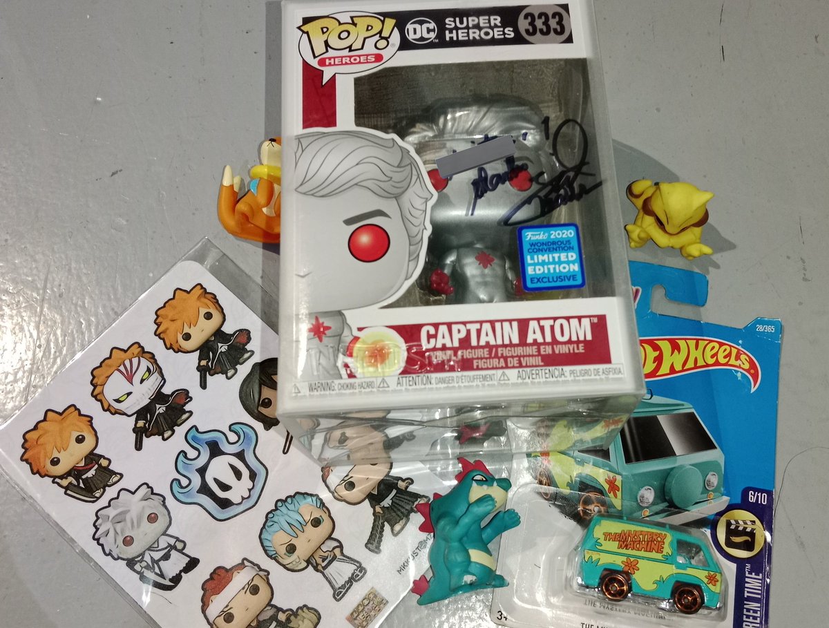 ArnibalCocoa's tweet photo. Went to #UnboxFest2022 &amp; #Collecticon w/@EmjaeStream and got a selfie + signature on my Captain Atom Pop from @jedmadela himself 🥹🥹🥹🥹

It was such an honor <3

#PHVtuber https://t.co/QVBOupzTrF