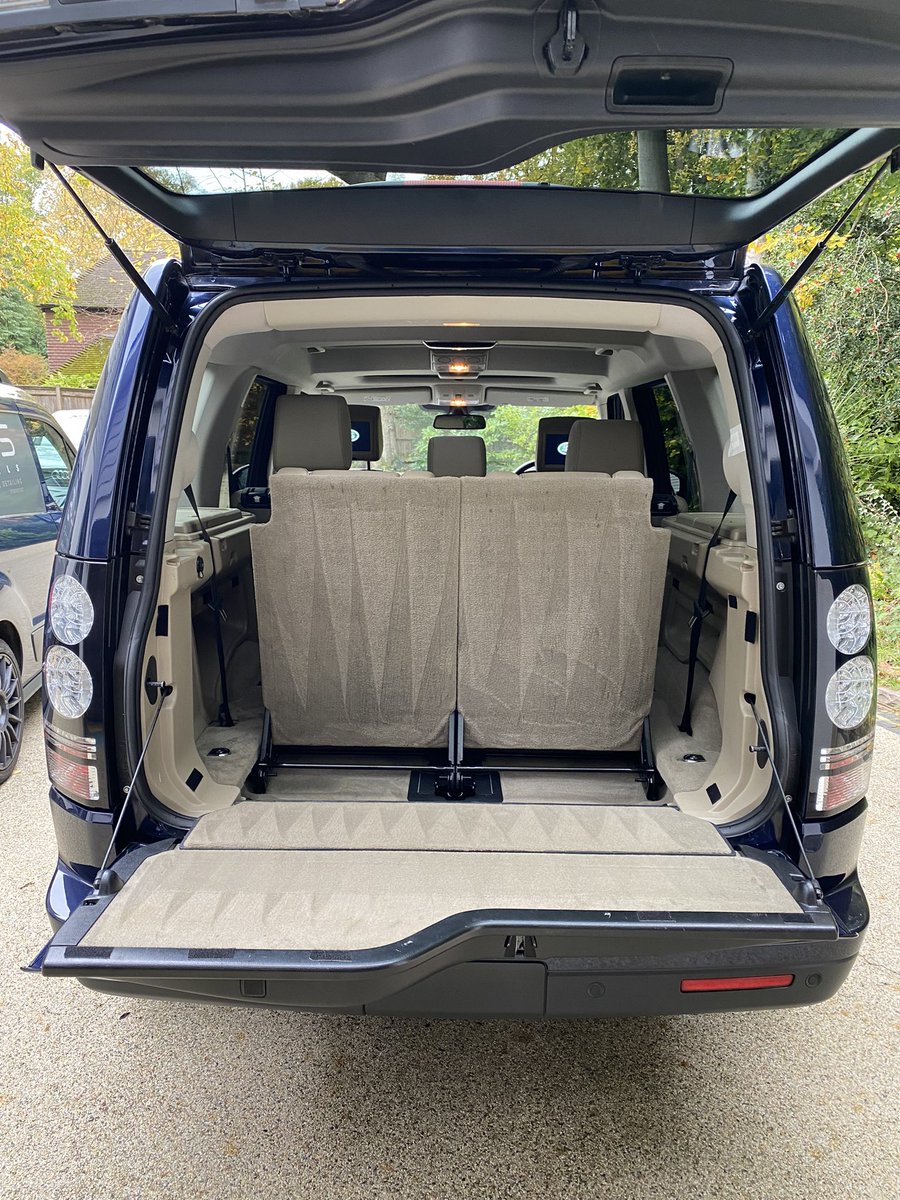 Attend to at my clients home, this Loire blue Land Rover Discovery 4 was the recipient of a few days focussed attention. 

#landrover #landroverdiscovery #landroverlife #landrovers #landroverowners #discovery #discovery4 #landroverdiscovery4 #rhysdetails #gyeon #gyeonquartz