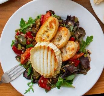 Goats cheese salad 🤩  just beautiful! Happy Saturday lovely people of Brighton 🥂

#weekendvibes #saturdayvibes #SaturdayMotivation #brighton #sussex #brightonfoodanddrink #homemade #localbusiness #independentrestaurants #shoplocal