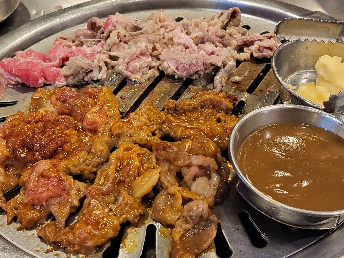Illuminande's tweet photo. Good thing about touching grass is i can touch meat.
When samgyuping do you carefully cook each piece? Or do you just yeet em in a yolopile then eat the ones that are ready?
#NomTime https://t.co/oZ3Aii0PGC