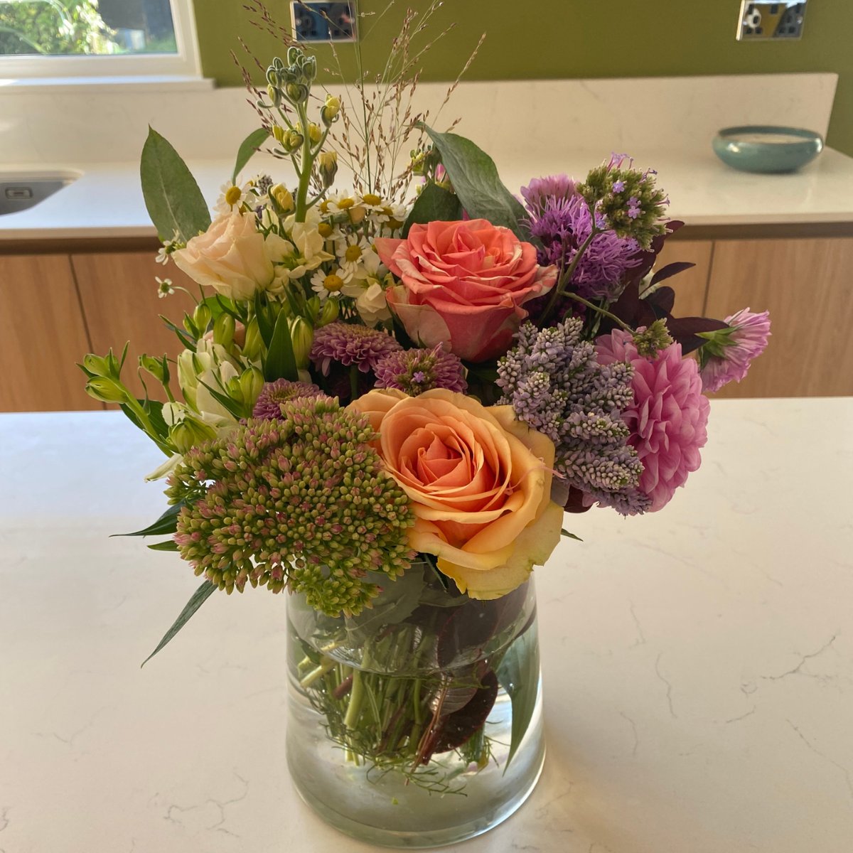 BevChilcott's tweet photo. I'm so grateful and privileged to have wonderful experiences and to be
surrounded by lovely things.
How beautiful are my flowers?
#gratitude
#thankful
#howtoloveyourself
#learningtoloveagain
#singleandhappy❤️
#fallinginlovewithme
#whatiswrongwithme
#selfesteemboost https://t.co/iEdxZRqWgz