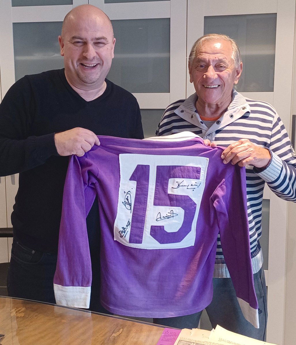 RscaCollector's tweet photo. Bezoek van Jacques Teugels. Kwam als 12-jarige naar #RSCA. Startte als 20-jarige in het 1ste elftal speelde er tussen 1966-68. Toen ik hem belde om mijn museum te komen bezoeken kon hij niet geloven dat ik interesse had in iemand met een paar wedstrijden voor Anderlecht #legends https://t.co/KZ4XwCUaWt