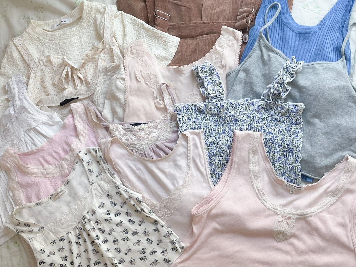 congratmysunset's tweet photo. ☆☆ ส่งต่อเสื้อผ้ามือสอง ★ ★
— มีเสื้อน่ารัก สายเดี่ยว เอี๊ยม ฯ —

°₍੭ᐢ..ᐢ₎੭ ֢♡‌⁺₊˚ ลงวันที่จันทร์ที่14 เวลา 20:00 น. 📍 ( ปัก+รี ลด5บาท )

* ค่าส่ง 40 ไม่บวกเพิ่ม *✿

#ส่งต่อเสื้อผ้ามือสอง  #ส่งต่อเสื้อผ้า #เสื้อผ้ามือสอง #แฟรี่สไตล์ #y2kthailand https://t.co/u4D5OuCGA5