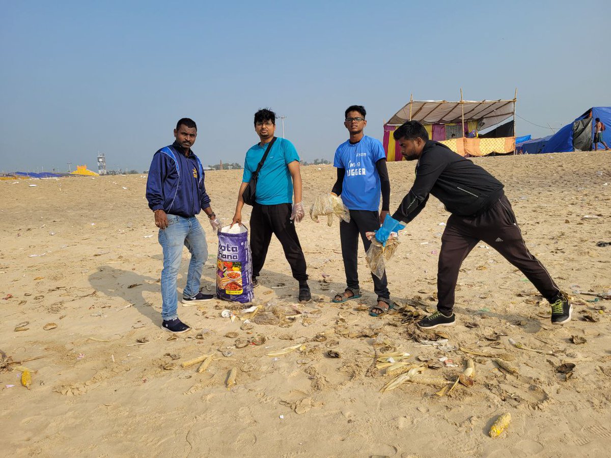 itsBiswajeet's tweet photo. Kalinga Baliyatra Paradeep 
Beach Cleaning Drive  @SATTVIC_SOUL volunteers with NSS VOLUNTEERS PARADEEP COLLEGE. 
#Mojagatsinghpur
#mopparadeep
#Cleancoast
@PdpMnc_2002 @paradipport @_NSSIndia @nssbbsr @drppanda @CollectorJspur @AdyashaSatpath3 @SatpathyLive @moesgoi @Ravi_MoES https://t.co/Tva0EiuSiV