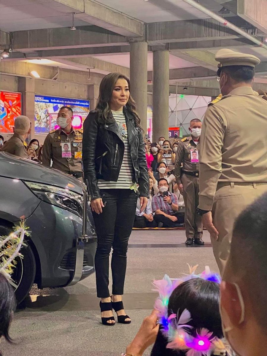 ควีนทำผมสวยไปดูคอนเสิร์ตพี่เบิร์ด