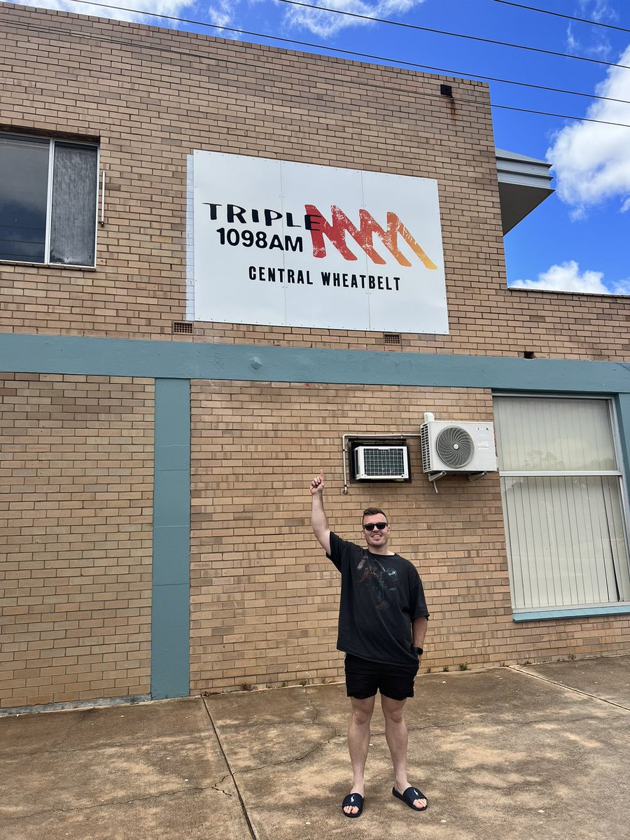ConnorMallis_'s tweet photo. Half way! https://t.co/rjDWqsu2Ue
