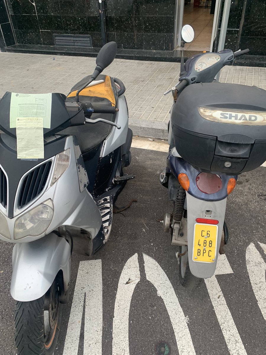 Muchoparra's tweet photo. Todo sigue igual en Hospitalet suciedad abandono dejadez y una Alcaldesa Cómica Parodia @nuriamarinlh @LHAjuntament #ChatarrasNuriaM #ModelLH #Hospitaletdesguace https://t.co/MTsIcvbfQD