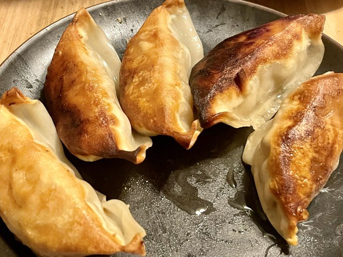 餃子揚げ焼いた 