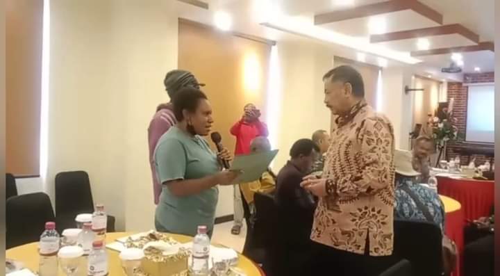 WestPapua1977's tweet photo. Hari ini, Sabtu (12/11/2022) Pemerintah Sementara West Papua (ULMWP) wilayah Lapago bersama rakyat West Papua *menyatakan menolak penyelesaian pelanggaran HAM versi Indonesia.* Berikut pernyataan sikapnya
(https://t.co/uBBCSOaJQO)
*#ReferendumYES #DialogNO #WestPapua https://t.co/xfHEV2SPq6