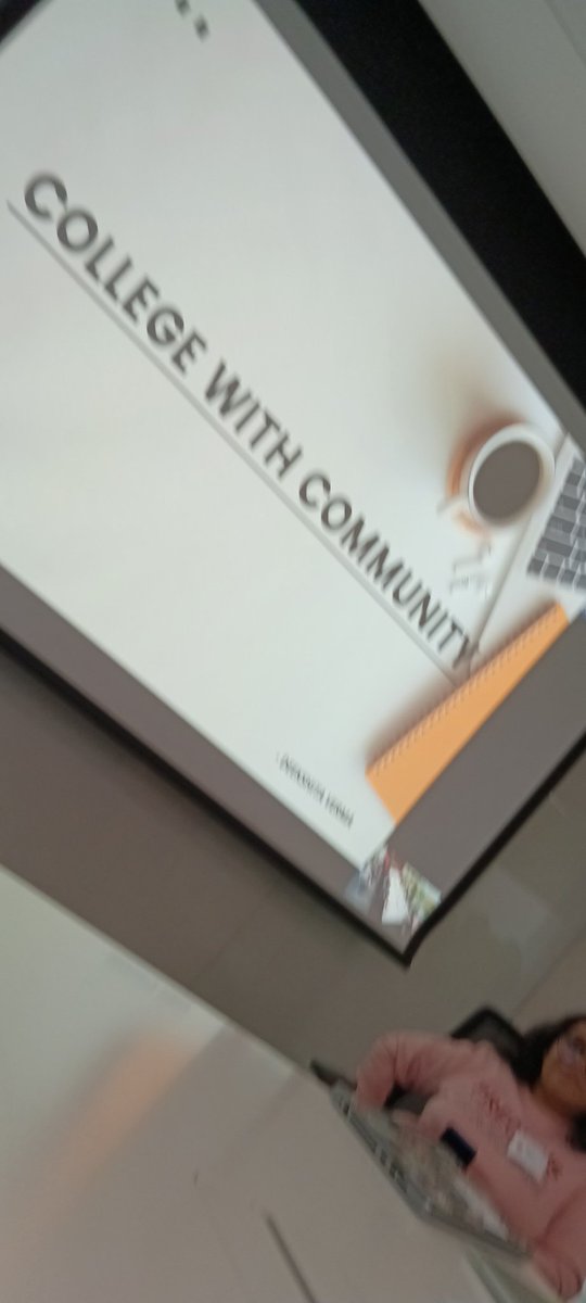 _janvi__10's tweet photo. So here we go for Session 3 with @DeekshitaVerma on
College with communities
#communityday #mscigdtuw #azuredevday https://t.co/cjWzAQe7EC