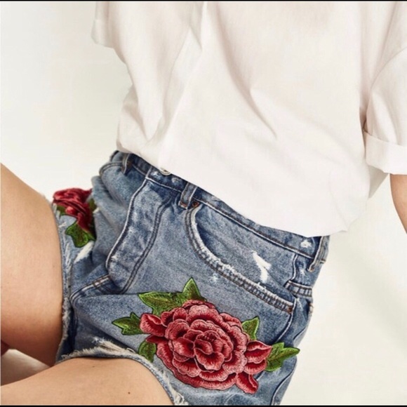 denakedize1's tweet photo. So good I had to share! Check out all the items I'm loving on @Poshmarkapp #poshmark #fashion #style #shopmycloset #zara #hellomolly #michaelkors: https://t.co/cVhhoDOx4n https://t.co/uoOHd4IJhD