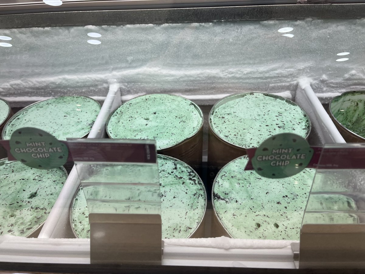 sunnyhwon's tweet photo. aaaaAAAAAAAAA 😭 its all mint choco sa baskin robins 🫶🏻 https://t.co/DBcwwaXfTj