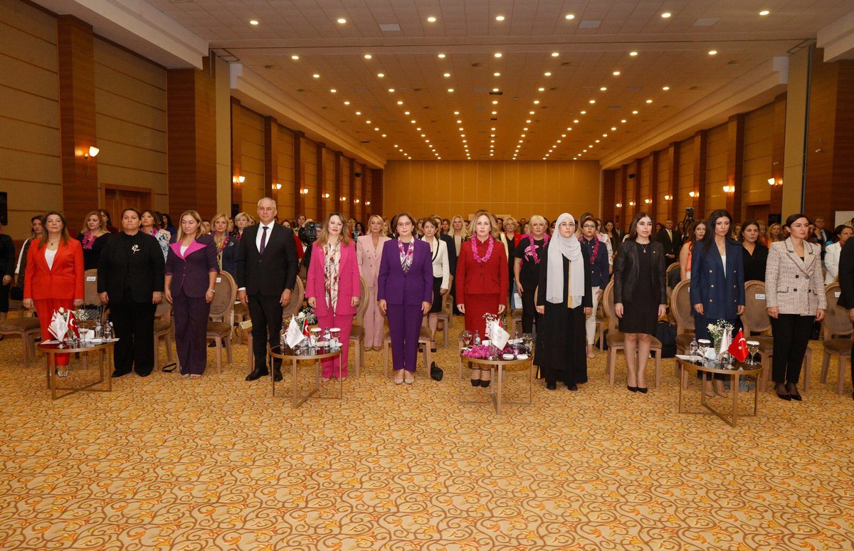 KKTCCB's tweet photo. Cumhurbaşkanı @ErsinrTatar’ın eşi̇ @SibelTatar_ , “İş’te Kadınlar 2. Zi̇rvesi̇”nde vurguladı:

“Kadın emeği̇ni̇n gi̇ri̇şi̇mci̇li̇k alanında korunması ve teşvi̇k edi̇lmesi̇ ekonomi̇k büyümemi̇zde yeni̇ kapılar açıyor”

https://t.co/ehWgHjwZxn https://t.co/Kq5SEyjbCF