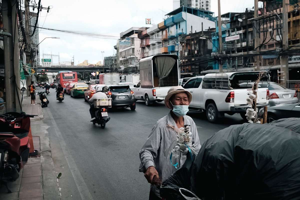 NeilShelley's tweet image. It’s really hot - but Bangkok feels good right now. Better than it’s felt in ages. #PetchaburiRoad