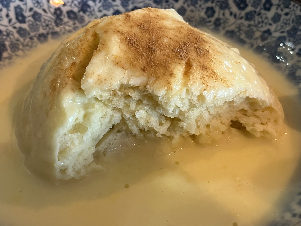 ReginaRed's tweet photo. OMG 🤩😍 perfection ❣️❣️❣️ Perfect Dampfnudel (steamed yeast buns) in vanilla sauce with cinnamon sugar as if from German Xmas market. 😍🤩 perfection possible thanks to the big steaming pot. I am extremely pleased with this result. 😍 so yummy 😋 https://t.co/2MQ06WbYVu