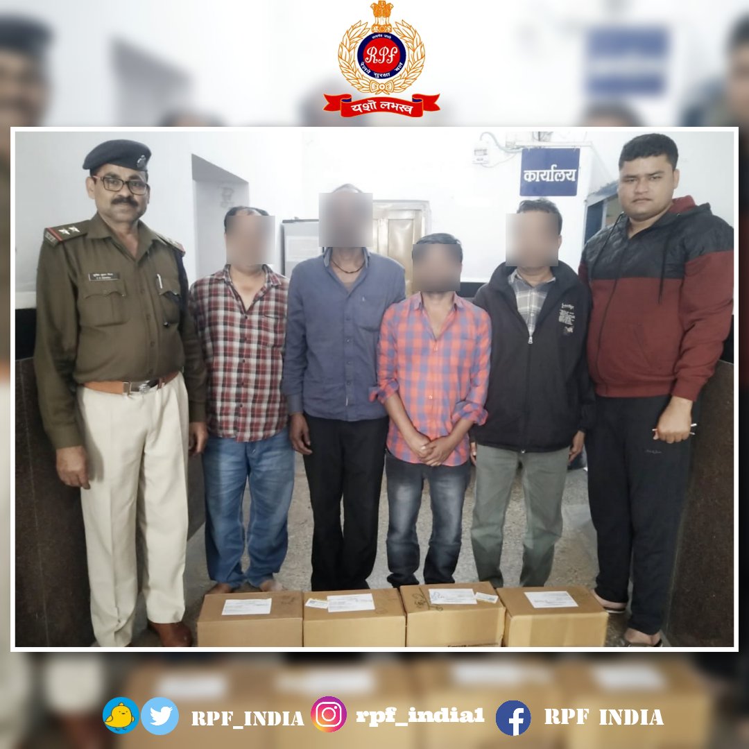 RPF_INDIA's tweet photo. Sleuths from the #RPF &amp; #GRP Jabalpur nabbed a four-member gang of thieves habitual of stealing passengers’ goods in trains and railway property. the accused were previously involved in 13 theft cases.
#SentinelsOnRail #OperationYatriSuraksha
@rpfwcr @rpfwcrjbp https://t.co/tSkT4ZWHL7