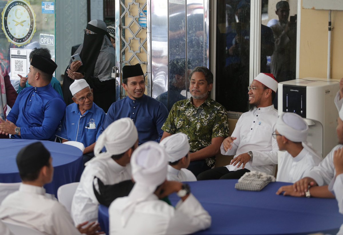 Khairykj's tweet photo. Meninjau operasi Pusat Tahfiz Darul Ulum Azzahra di Kg Sungai Pelong. Alumni dari sini antaranya boleh membantu mengajar kelas al-Quran secara online seperti dalam manifesto Kata Janji Sg Buloh.

#KitaJagaSungaiBuloh
#KJ4SB https://t.co/Mzy4uw2n4z