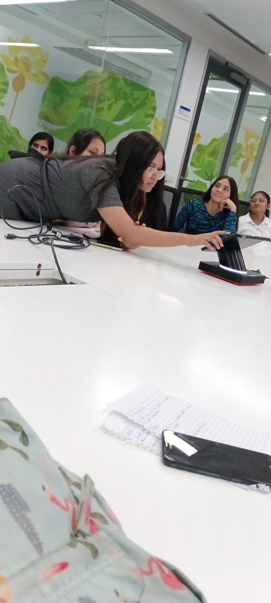 _janvi__10's tweet photo. To all the gorgeous seniors.....AMAZING SESSION
Last slides>>>> #communityday #mscigdtuw #azuredevday https://t.co/UVIGG58LAW