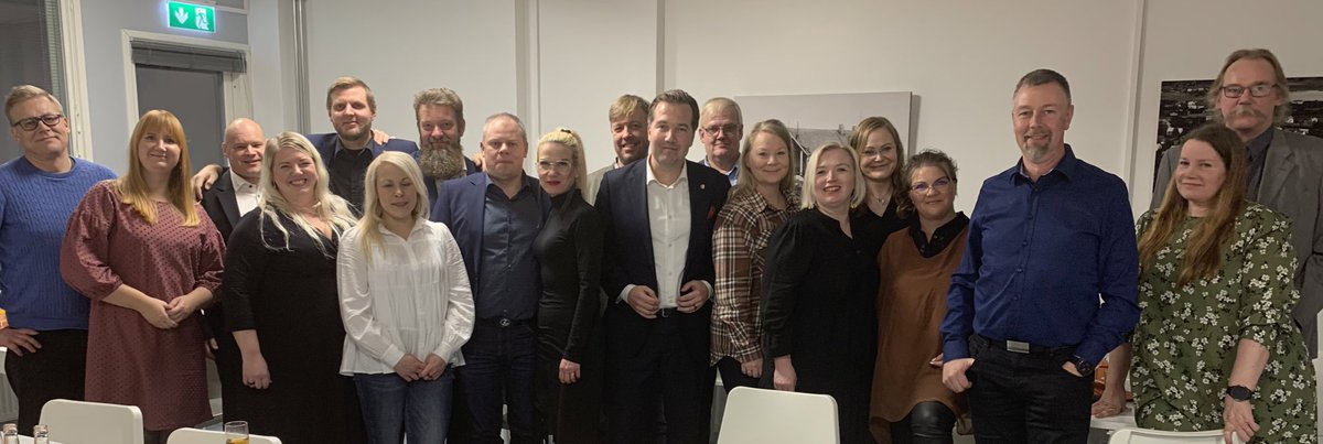 AnttiPeltola_'s tweet photo. Akaan yrittäjäjärjestöjen johdon ja kaupunginvaltuutettujen yhteinen illanvietto Akaan Toijalassa. Kyllä meillä on Akaassa mahtava porukka, jonka yhteistyö toimii.#Akaa @suomenyrittajat #Pirkanmaa #AllinPirtti https://t.co/DWhRKeXuKX
