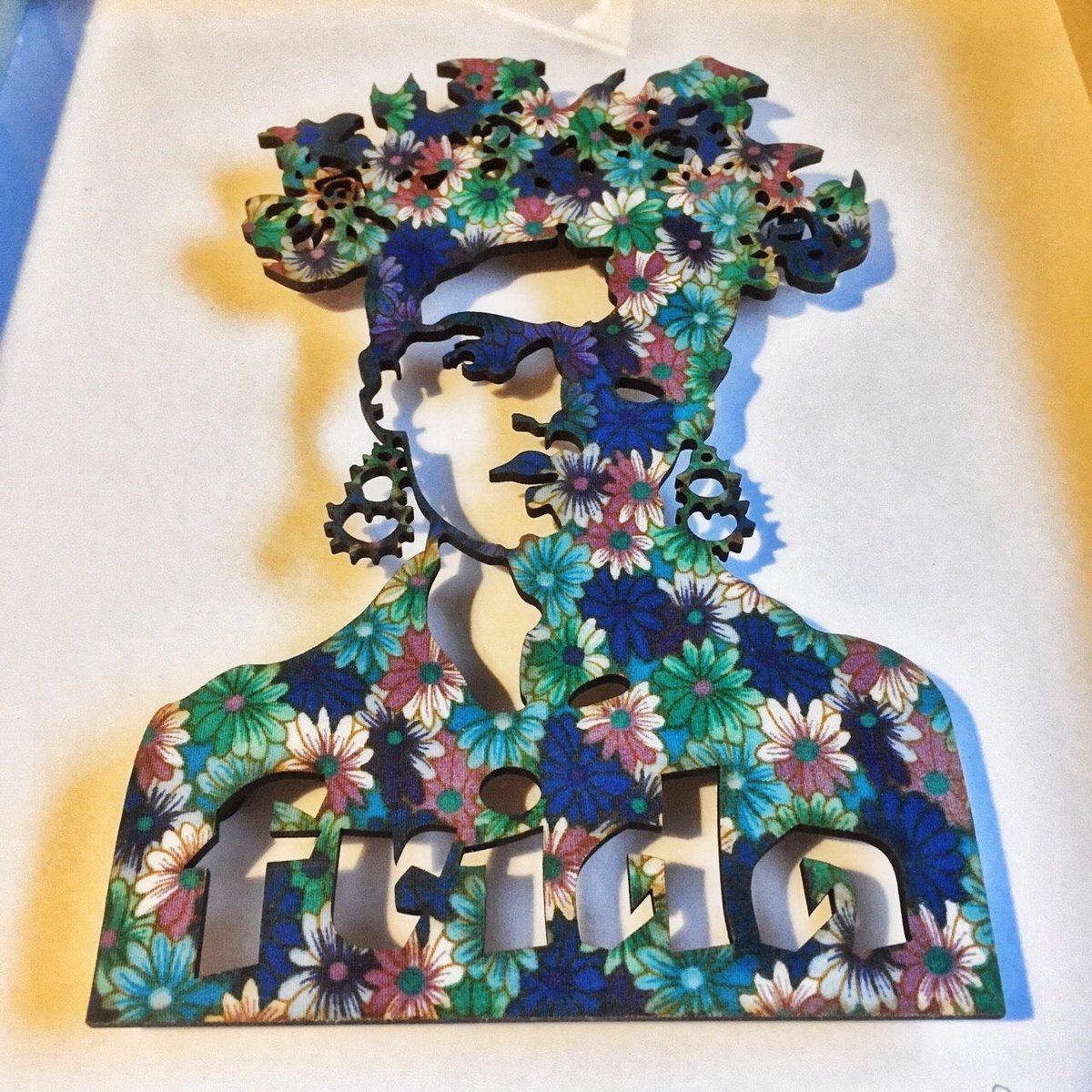 No31Embroidery's tweet photo. This Frida Kahlo picture was made by @_davidrycroft he creates the most amazing unique artwork, upcycling stunning fabrics like Liberty and William Morris. You'll find him at the @ChatsworthHouse  #christmasmarket which is on till the 23rd November #saturday #peakdistrict 😊🎄 https://t.co/U1oe8bNXyy