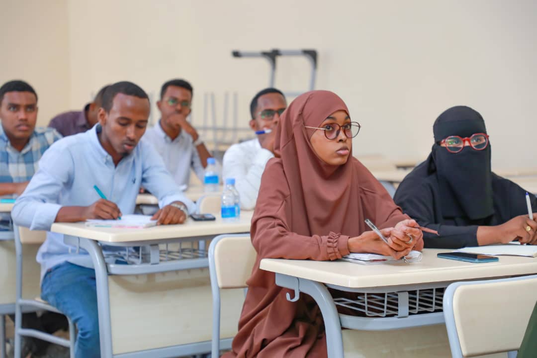 FPSPA_MU's tweet photo. @FPSPA_MU and FEMS have jointly organized a certified course on “Blogging and Article writing".

The students from both faculties will benefit from the training, which scheduled to continue until November 17, 2022.

The course was Facilitating Lecturer Abdishakur Awil @shakasom https://t.co/HKQlkLoA2x