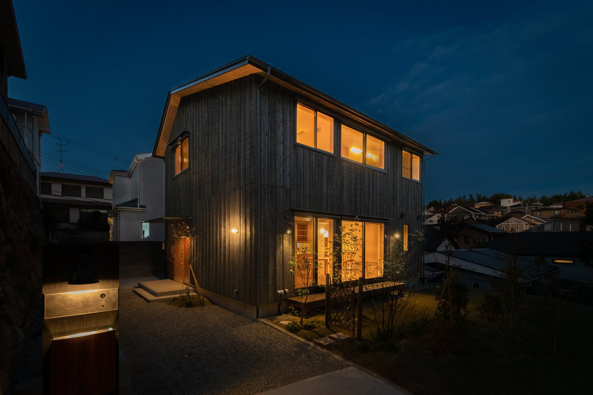 Arch_Dan_emew's tweet photo. 先日完成した住宅をご覧ください。
設計監理：暖×弾・建築デザイン室
撮影：ツジタシンヤ @gt_shinya（aicco design works）
#建築家 #設計事務所 #新築 #高気密高断熱 #architecturephotography #arc_only #next_top_architects https://t.co/pHGJDEHKnp
